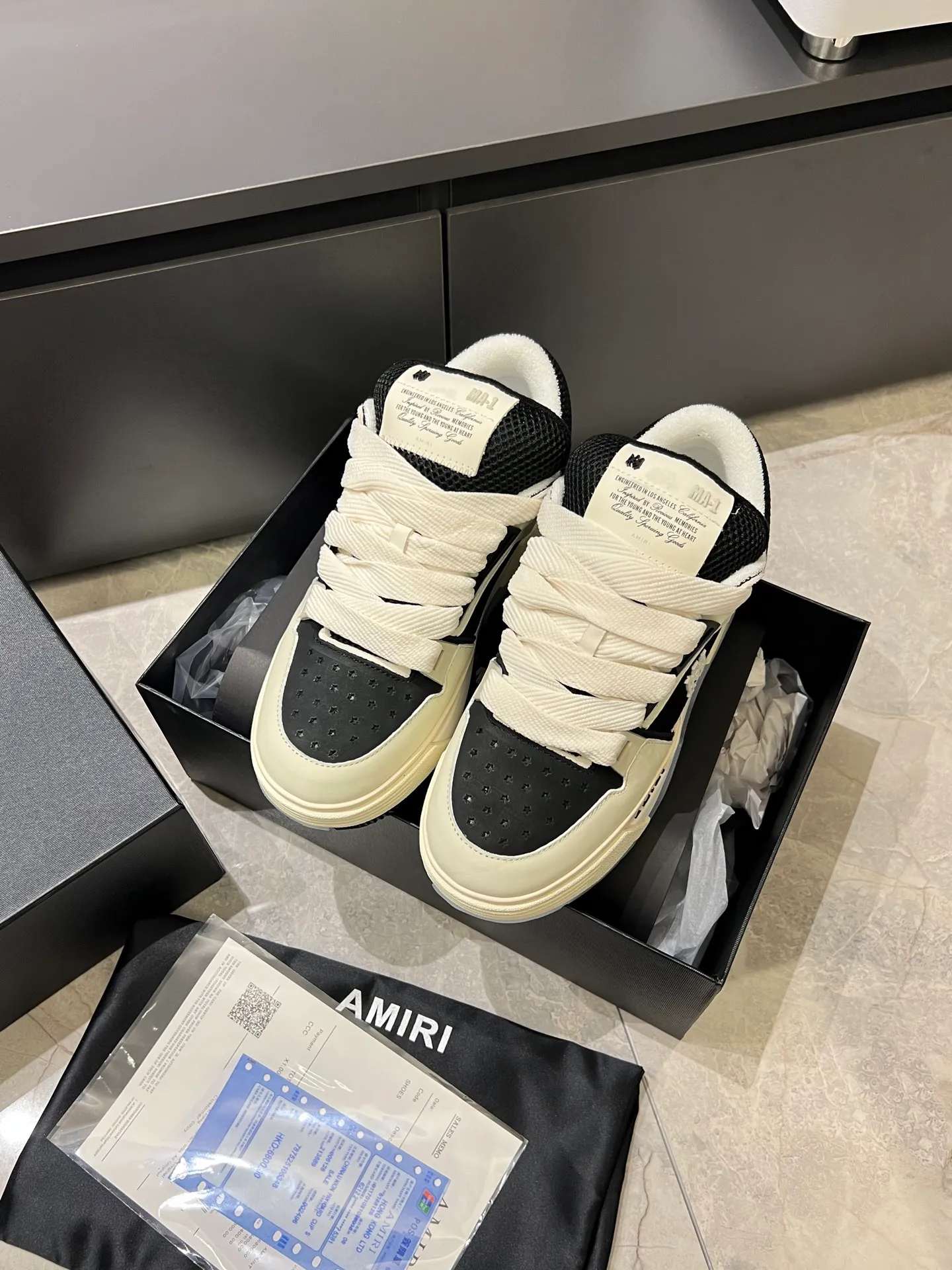 Men's shoes 💰p680 [AMIRI] 2025 spring and summer series new sneakers, new 🆕 bread shoes, bread shoes have a very special big tongue design, thickened outsole, rounded toe, oversized rubber sole and perforated star details, whoever wears them will look better! The appearance is responsible, the feet are retro and handsome! Size: 38-45
